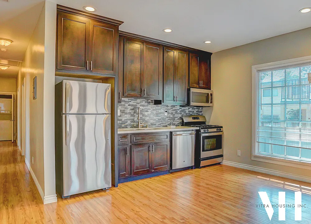 7 bed, 1706 sqft, $8,239 — Photo 1