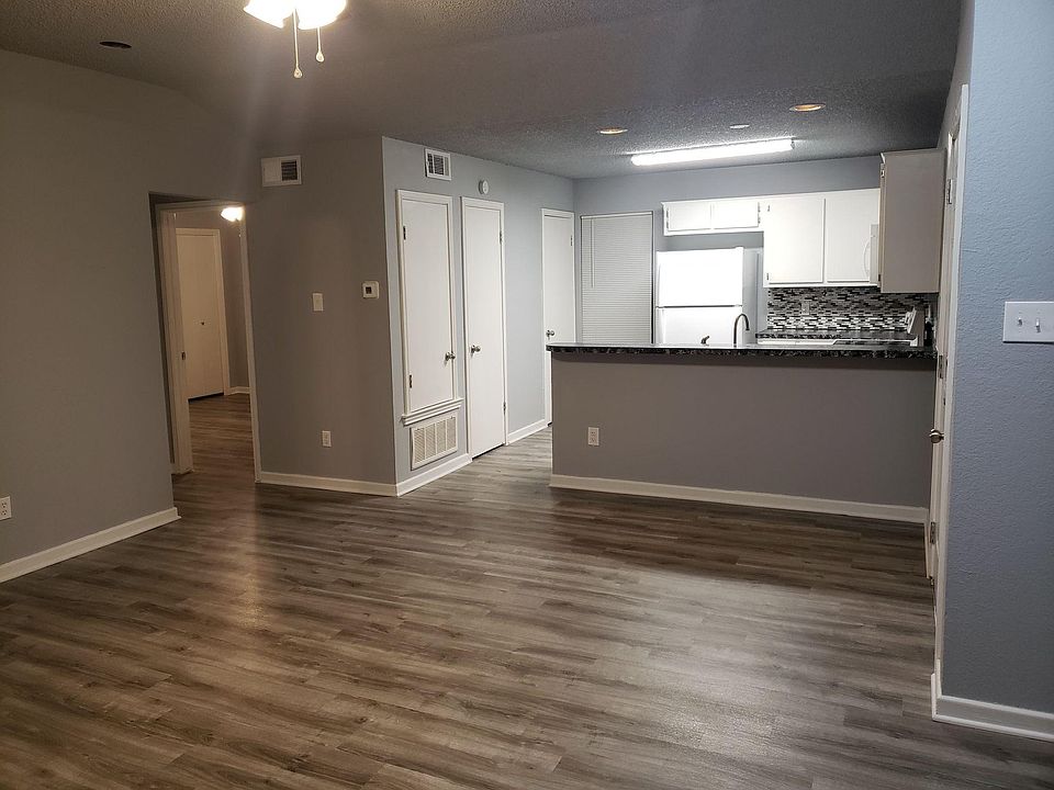 Living to Kitchen and Hall/Bedrooms