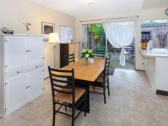 5th image of 4 Arboleda Cir