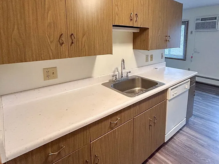 4401 Valley View Rd — Photo 3
