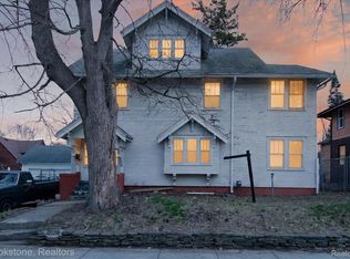 319 Homecrest Rd, Jackson, MI 49201