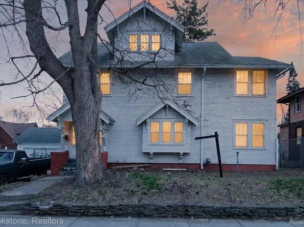 319 Homecrest Rd, Jackson, MI 49201