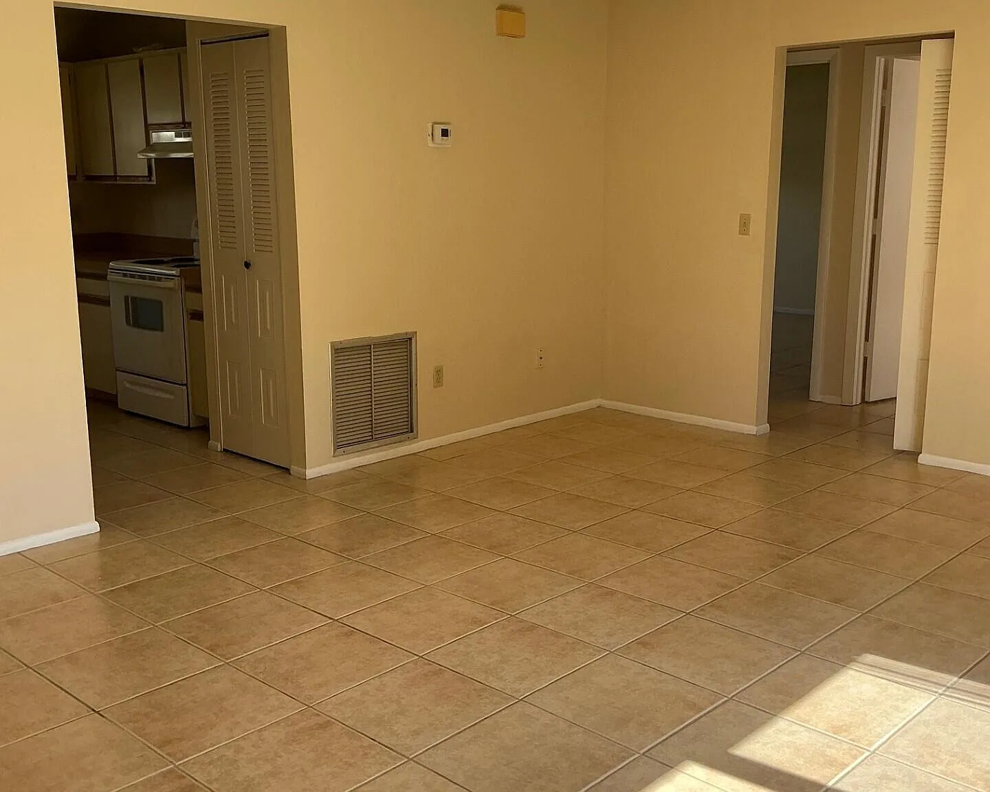 2 bed, 1.0 bath, 901 sqft, $1,700 — Photo 4
