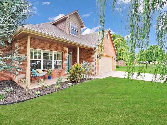 3rd image of 330 Beth Ln
