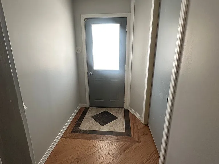 727 Washington St — Photo 10
