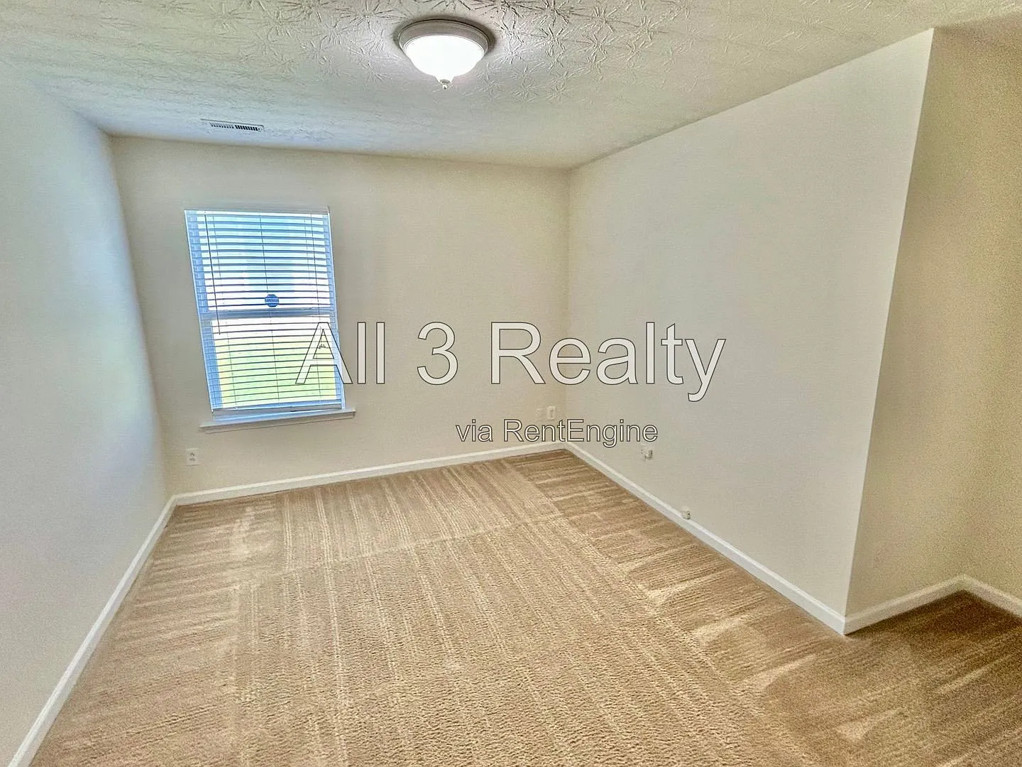 4 bed, 2.0 bath, 2198 sqft, $2,200 — Photo 2