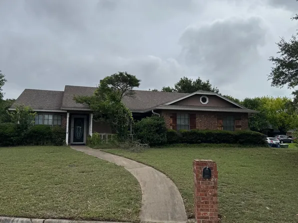 1032 December Dr, Hewitt, TX 76643