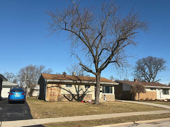 3rd image of 358 E La Porte Dr