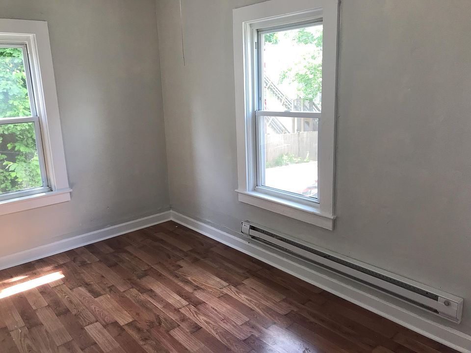2nd image of 21 Goddard Rd APT 5