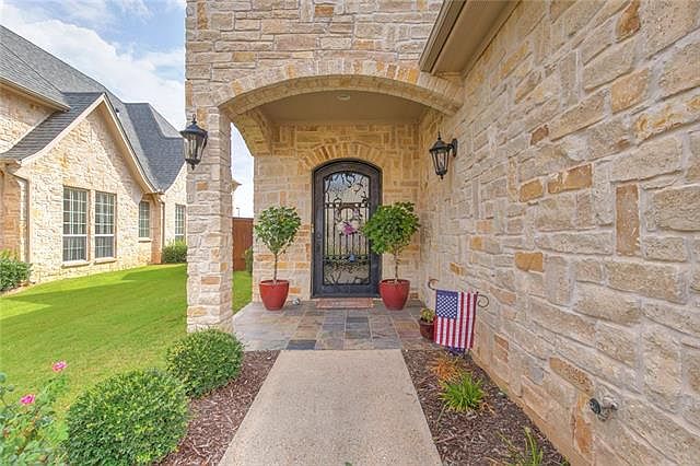 1st image of 2537 Vineyard Dr