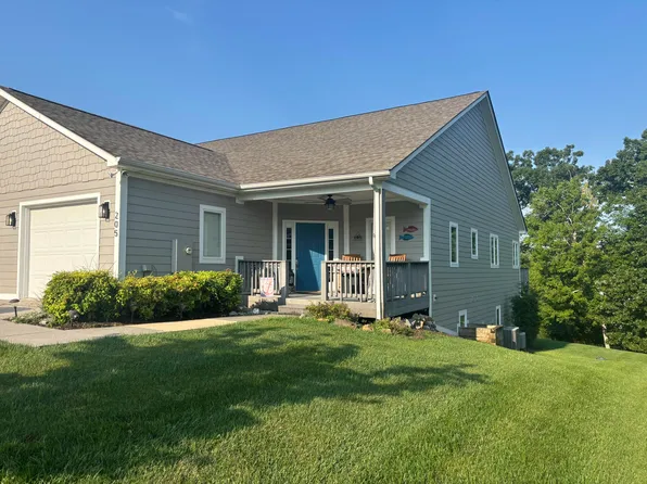 205 Retreat Ln, Huddleston, VA 24104