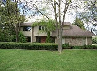 800 Heather Lake Dr, Clarkston, MI