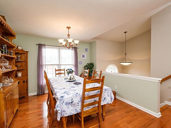 3rd image of 1794 Park Lawn Dr