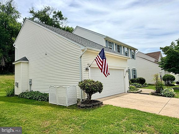 3rd image of 1085 Virginia Ave
