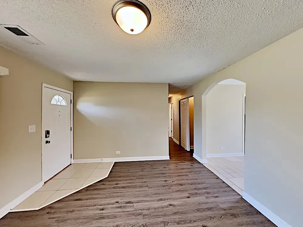 3 bed, 1008 sqft, $1,320 — Photo 3