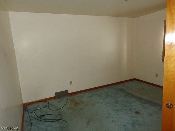 5th image of 40 E Haywood Ave