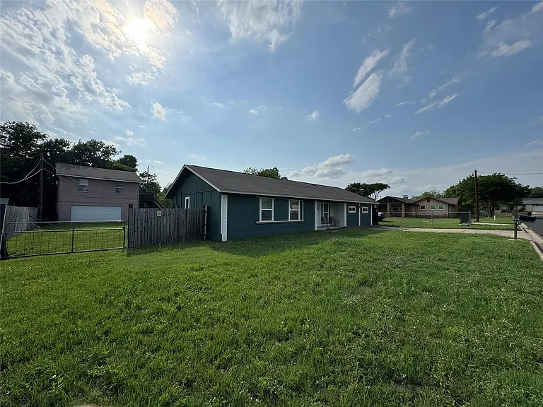 3520 Roanoke Dr — Photo 33