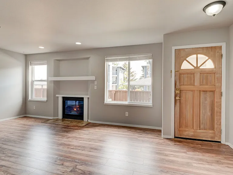 300 N Oak Harbor St #C102 — Photo 9