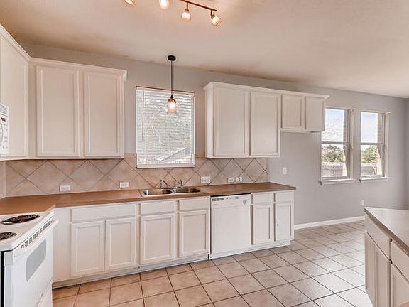 3rd image of 1509 Encino Dr