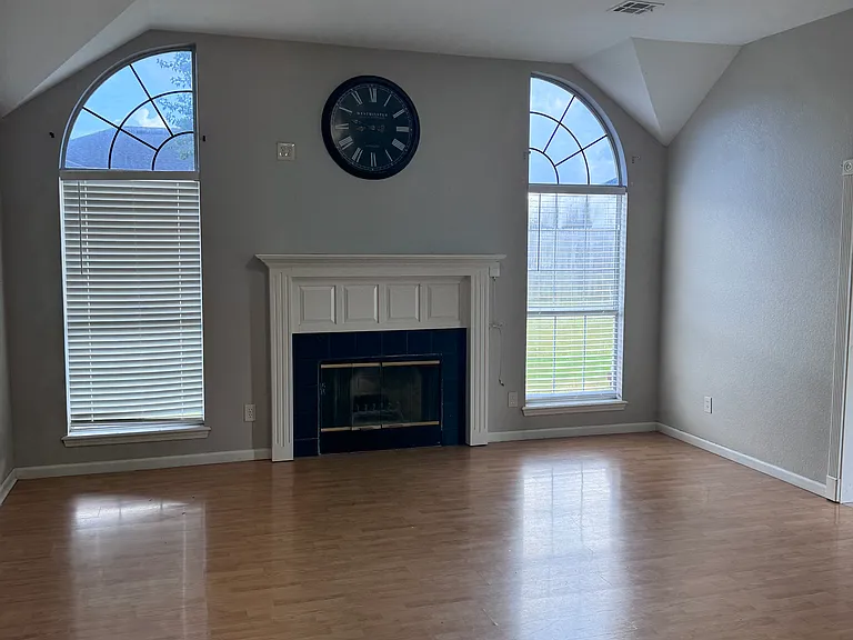 1316 E Rachel Ln — Photo 5