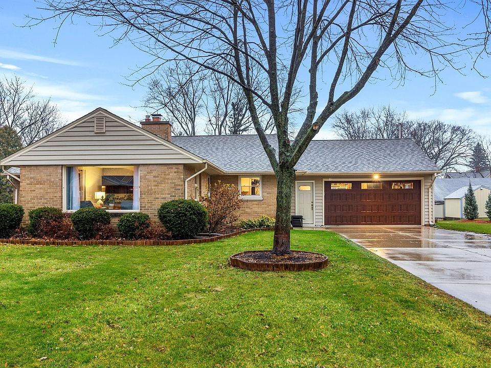 304 Bel Aire Dr, Thiensville, WI 53092 Zillow