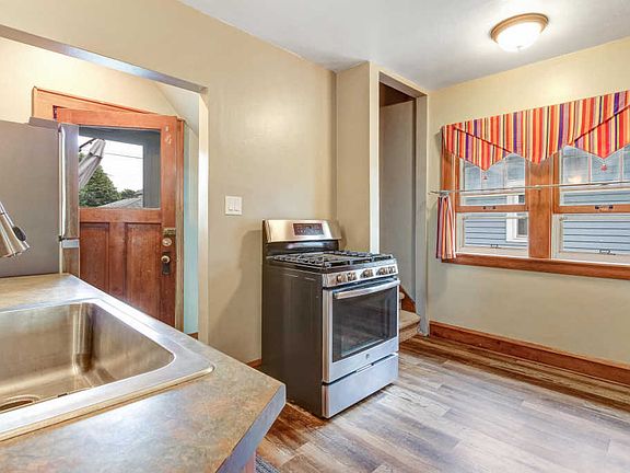 5th image of 2022 S 83rd St