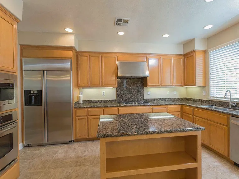 2168 Mornington Ln — Photo 6