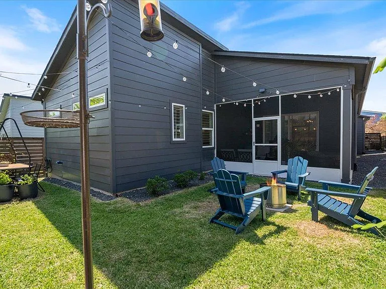 7009 Zachary Dr — Photo 25
