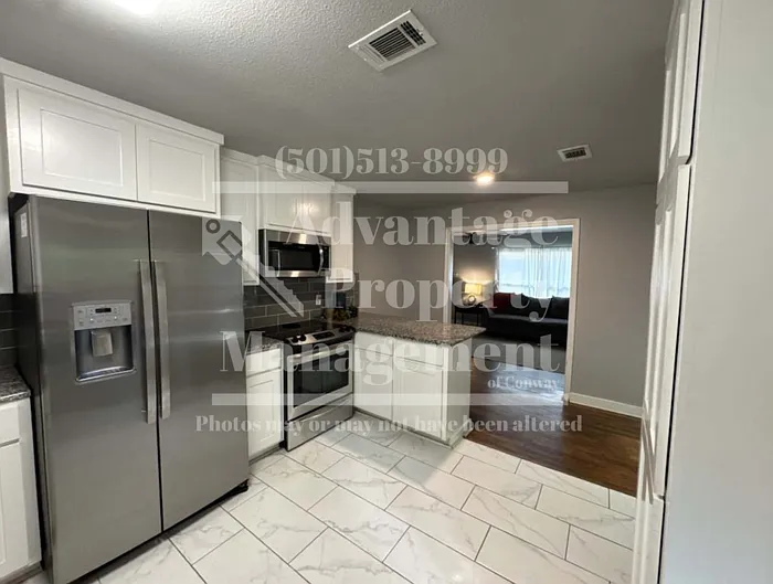 3 bed, 1.0 bath, 1050 sqft, $1,400 — Photo 3