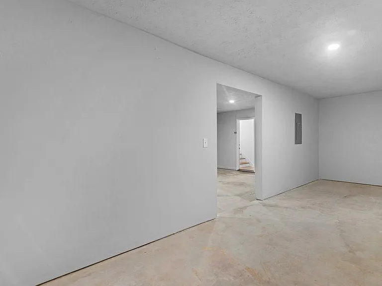6060 Winston Trce — Photo 36