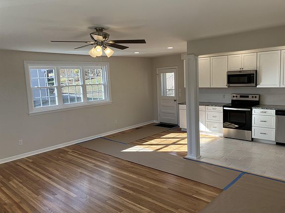 4th image of 406 Parkwood Ln