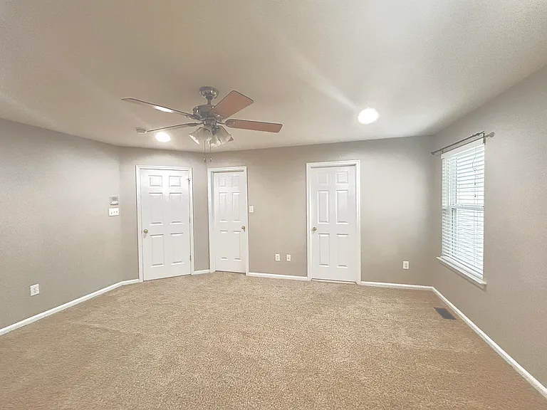 1077 Tudor Dr — Photo 10