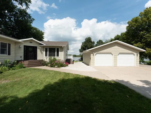 921 E Fir Ave, Fergus Falls, MN 56537
