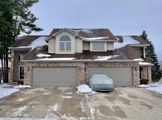 275 E Braeburn Dr, Saginaw, MI 48638