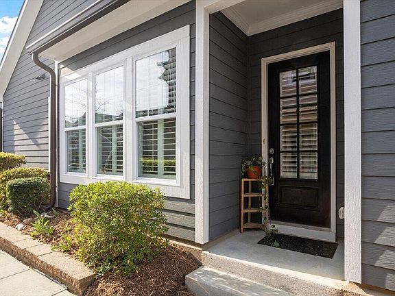 3rd image of 780 Fallon Grv