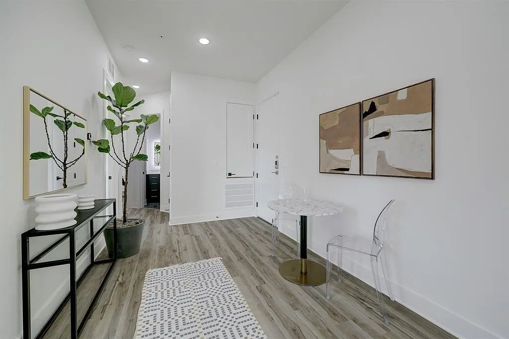 2 bed, 2.0 bath, 1027 sqft, $1,650 — Photo 4