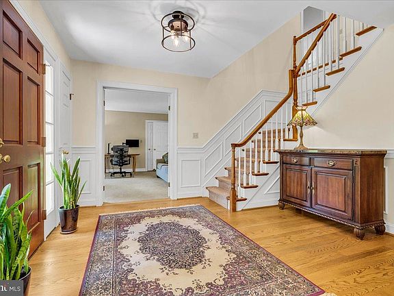 4th image of 312 Belmont Ct
