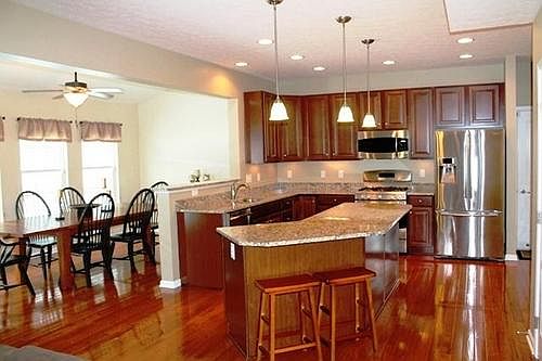 3rd image of 76 Woodgreen Dr