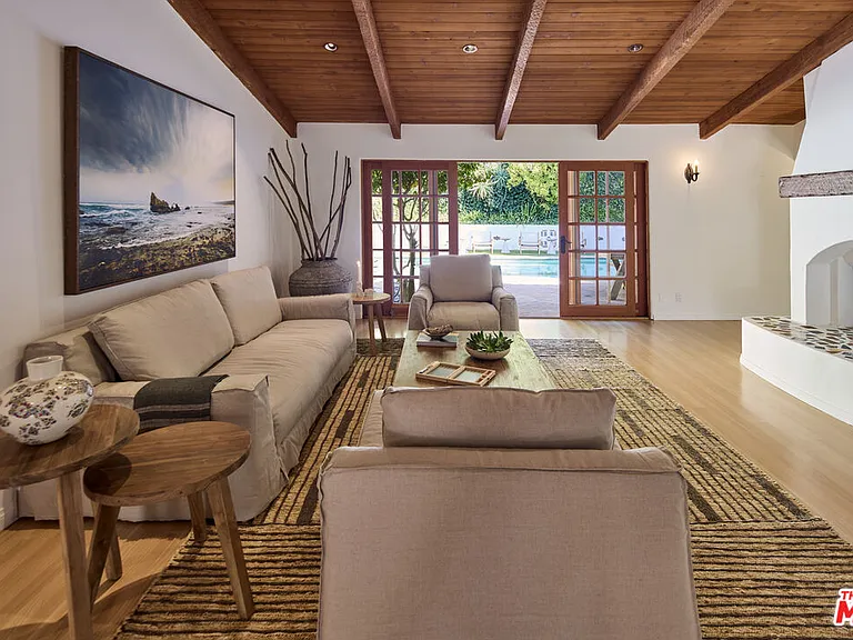 3268 Serra Rd — Photo 6