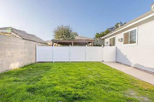 515 Cypress Ave — Photo 8