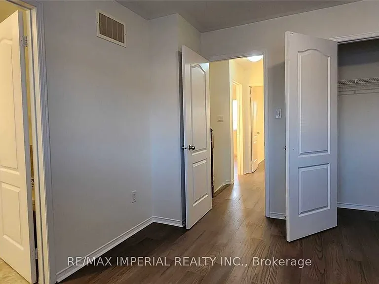 1423 Rennie St — Photo 7