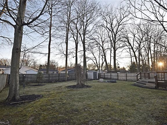 5th image of 229 Oakhurst Dr