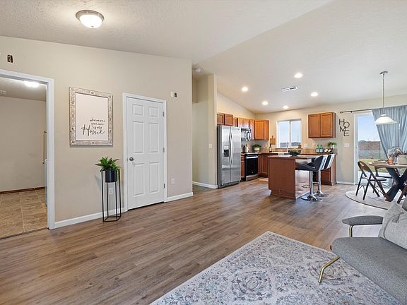 4th image of 3613 Estrella Dr