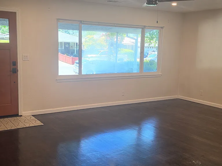 888 Glenn St — Photo 15