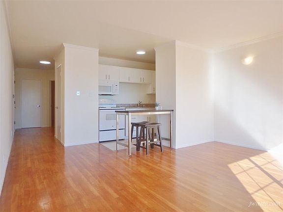 4th image of 2261 Sacramento St APT 204