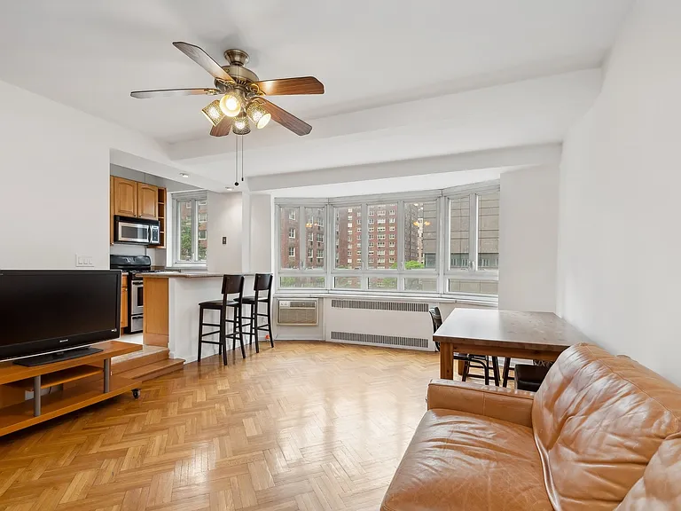 333 W 57th St #7A — Photo 1