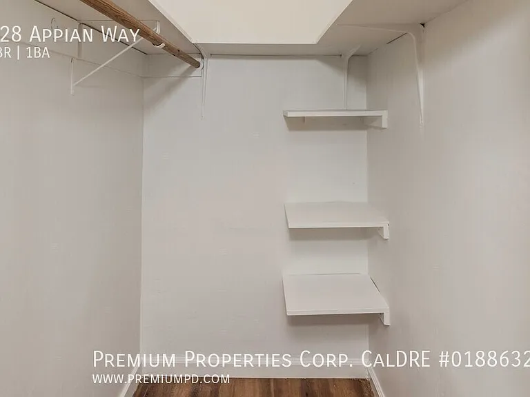 928 Appian Way — Photo 5