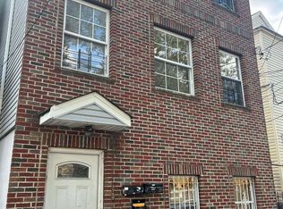 119 Bidwell Ave, Jersey City, NJ 07305