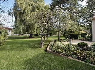 2770 Kingston Dr, Northbrook, IL 60062