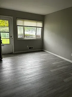 2 bed, 1.0 bath, 1050 sqft, $1,415 — Photo 2